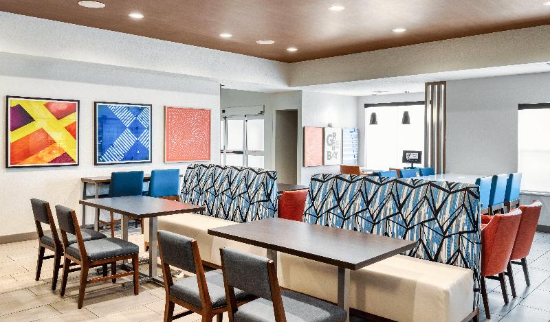 Holiday Inn Express Hotel & Suites Green Bay East image