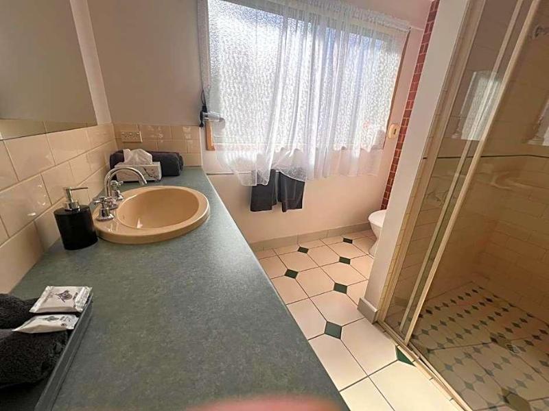 Rose Garden Motel image