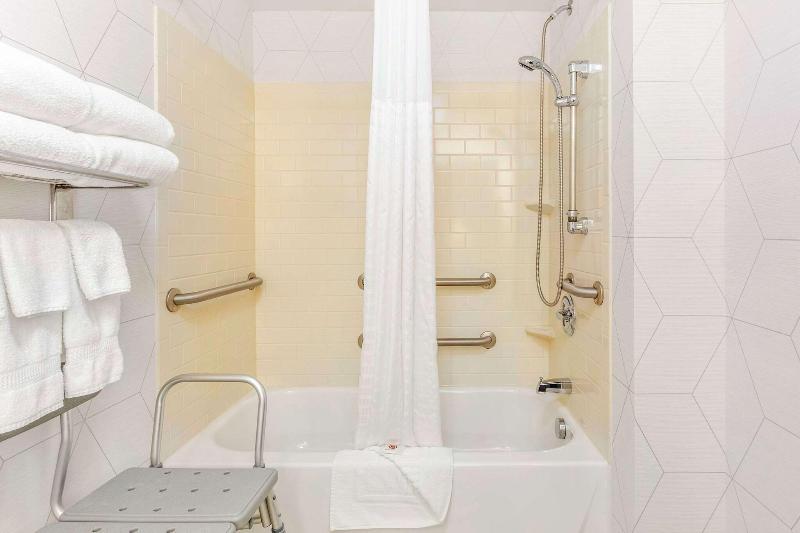 Comfort Suites Whitsett - Greensboro East image
