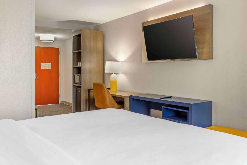 Comfort Suites Whitsett - Greensboro East image