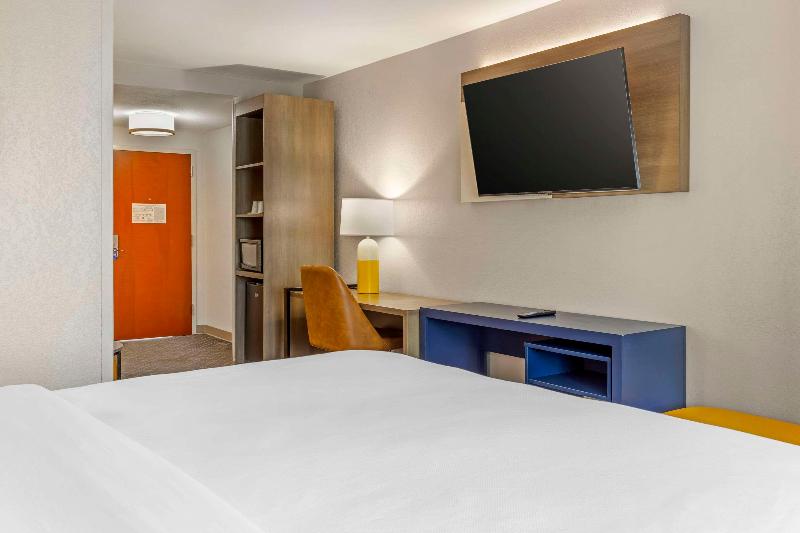 Comfort Suites Whitsett - Greensboro East image
