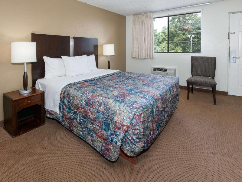 Days Inn Longview image
