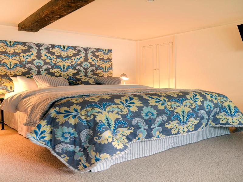 The Bear of Rodborough Hotel image