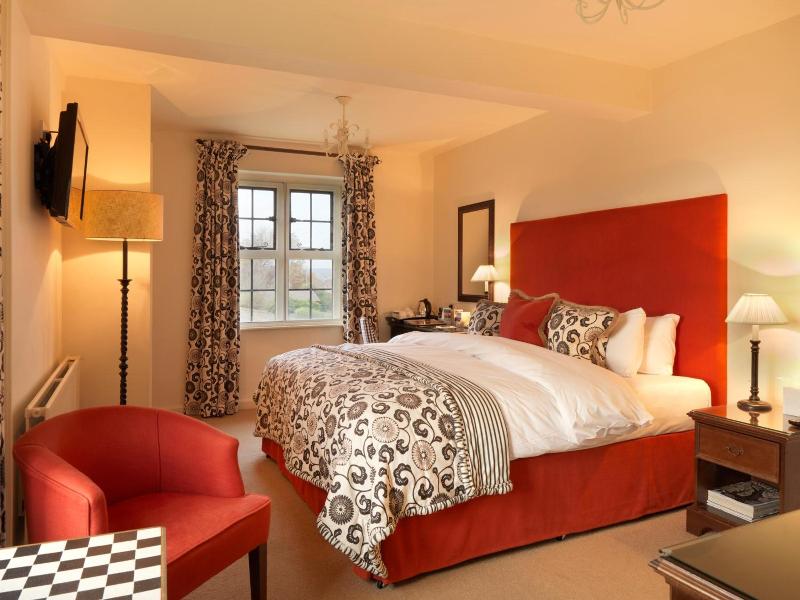 The Bear of Rodborough Hotel image