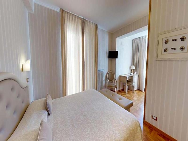 Hotel Metropole image