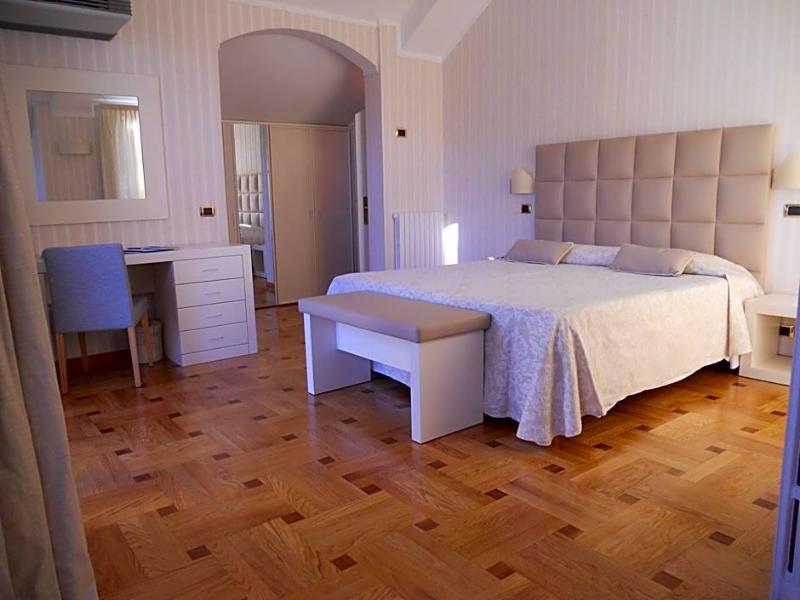 Hotel Metropole image