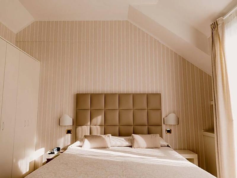 Hotel Metropole image