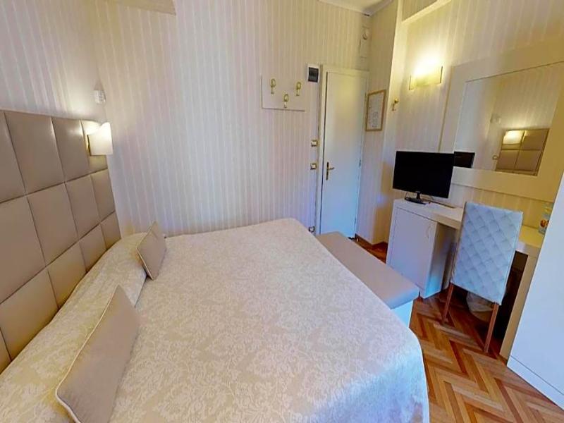 Hotel Metropole image