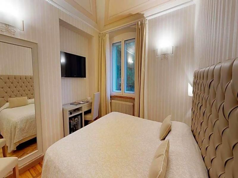 Hotel Metropole image