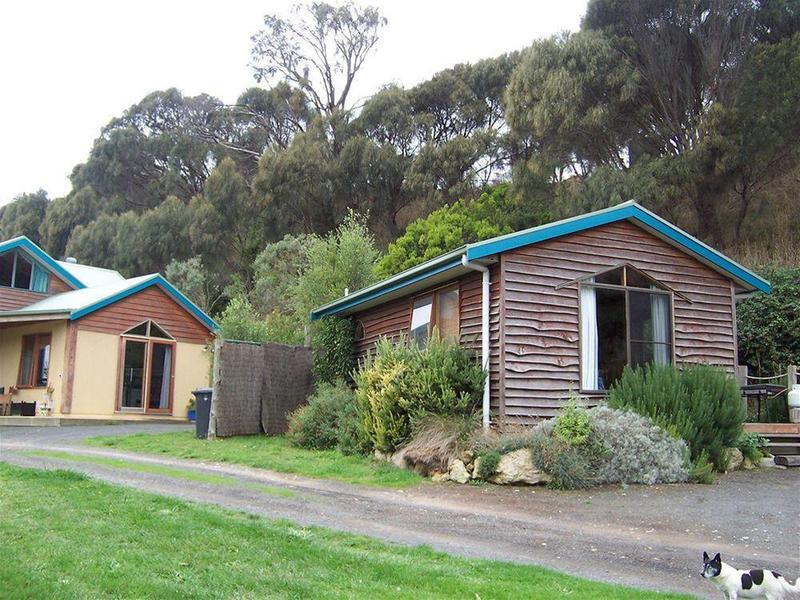 EASTERN REEF COTTAGES