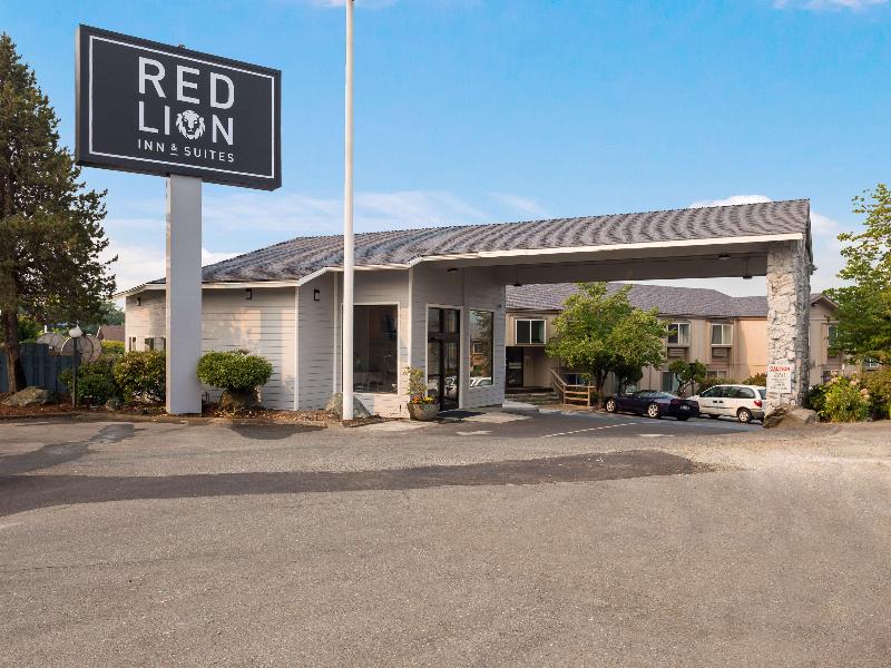 Red Lion Inn & Suites Grants Pass image