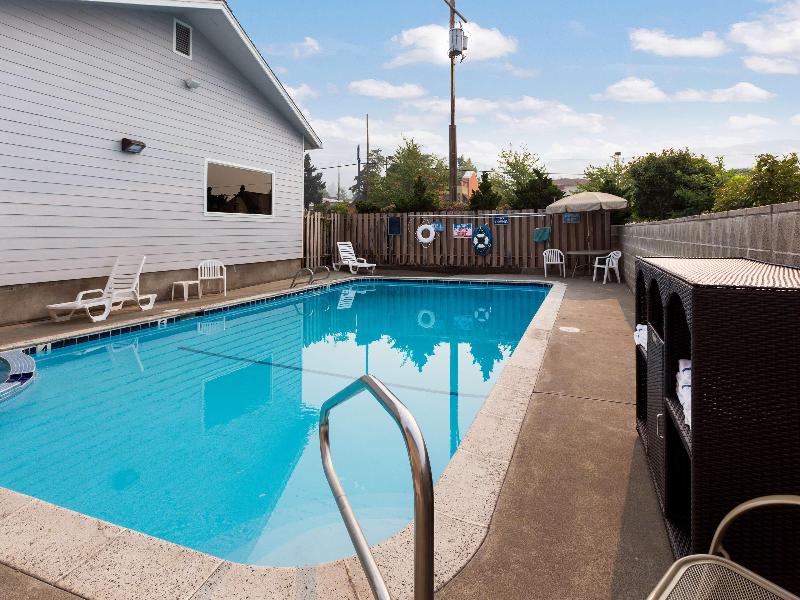 Red Lion Inn & Suites Grants Pass image