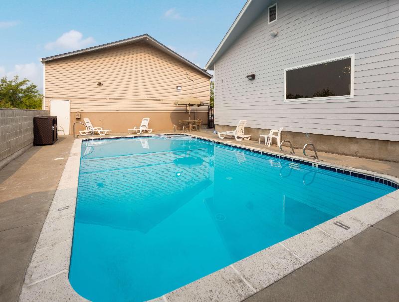 Red Lion Inn & Suites Grants Pass image