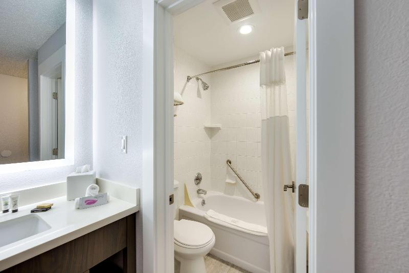 Red Lion Inn & Suites Grants Pass image