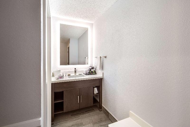 Red Lion Inn & Suites Grants Pass image