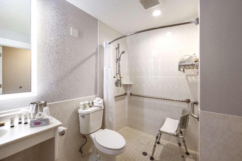 Red Lion Inn & Suites Grants Pass image