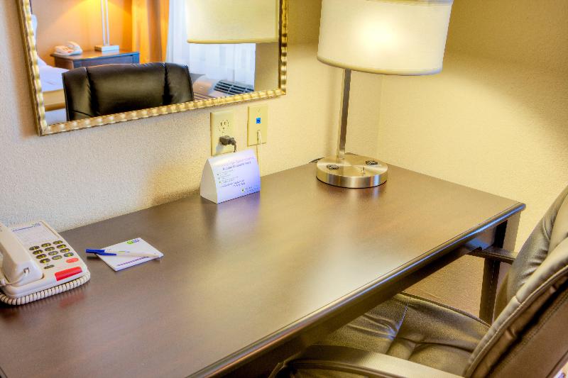 Holiday Inn Express Hotel & Suites Granbury image