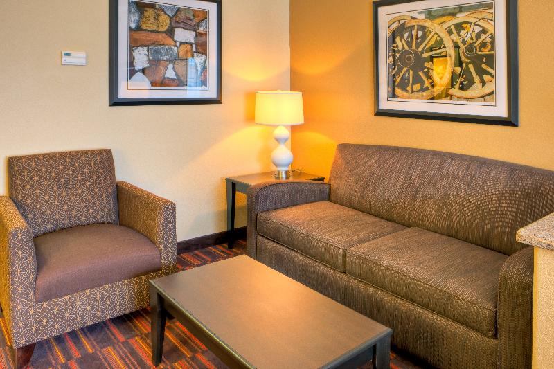 Holiday Inn Express Hotel & Suites Granbury image