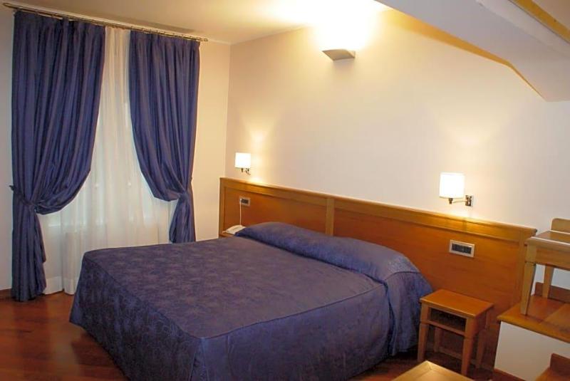 Hotel Iris image