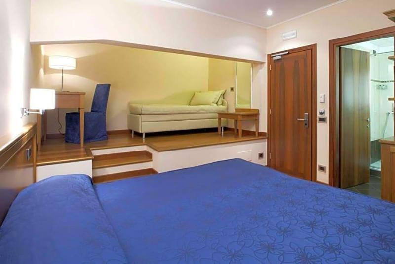 Hotel Iris image
