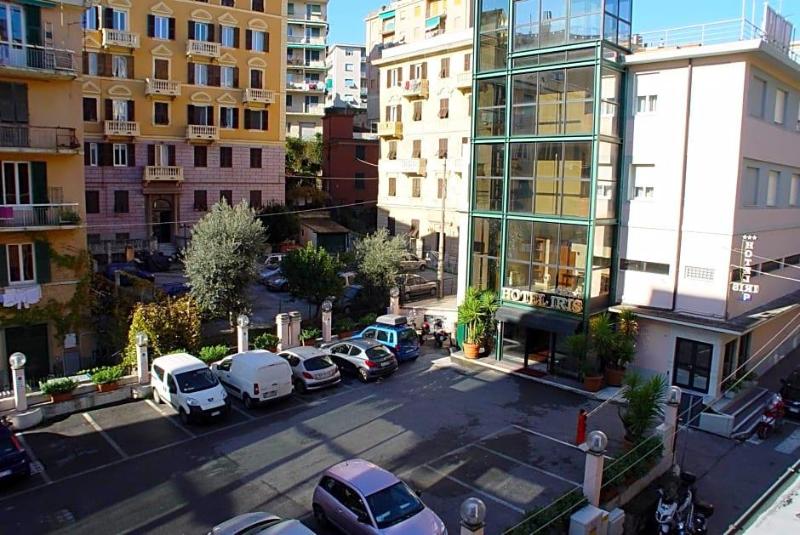 Hotel Iris image