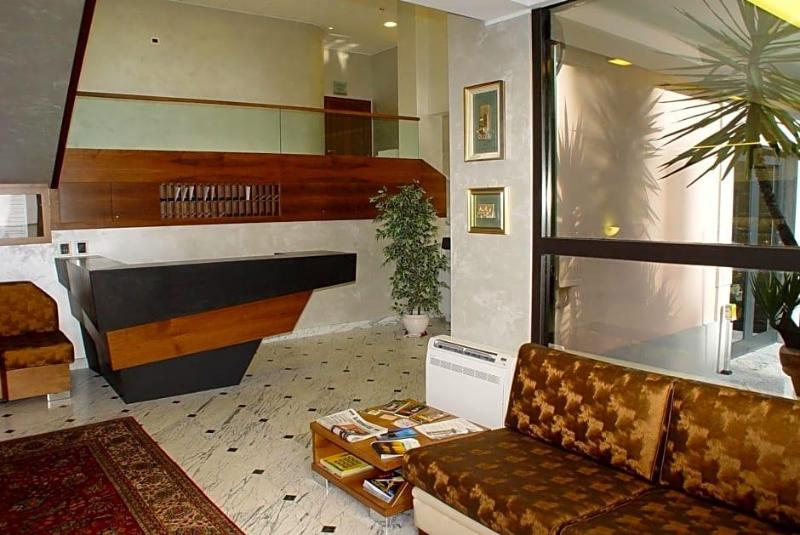Hotel Iris image