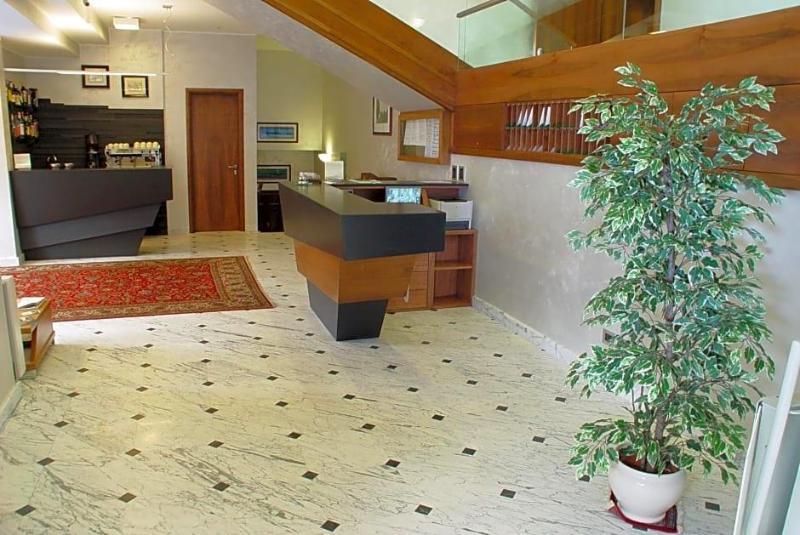 Hotel Iris image