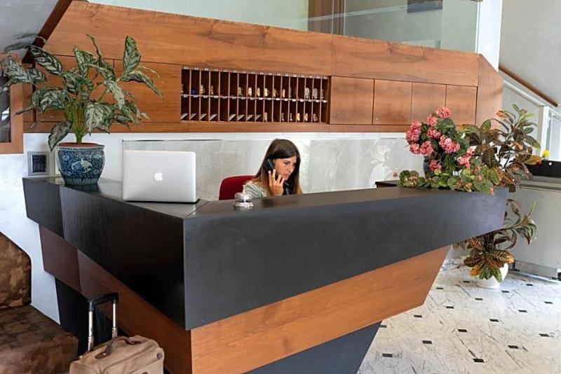 Hotel Iris image