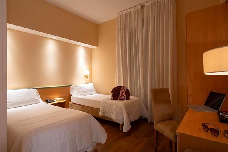 Hotel Iris image