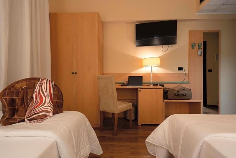 Hotel Iris image