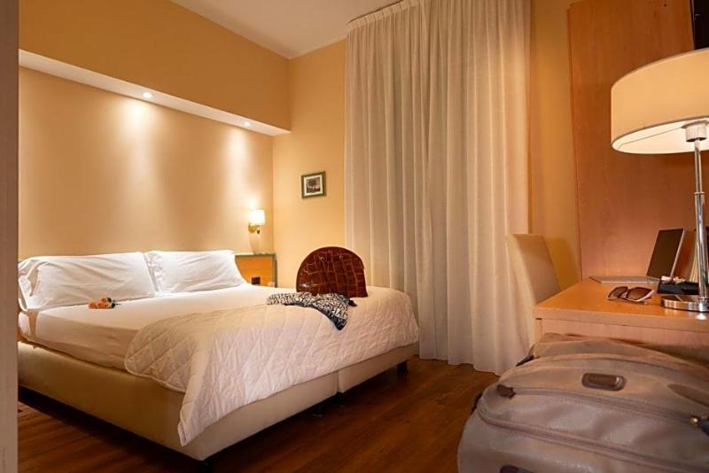 Hotel Iris image