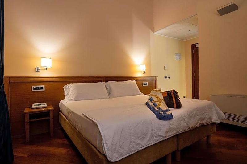Hotel Iris image