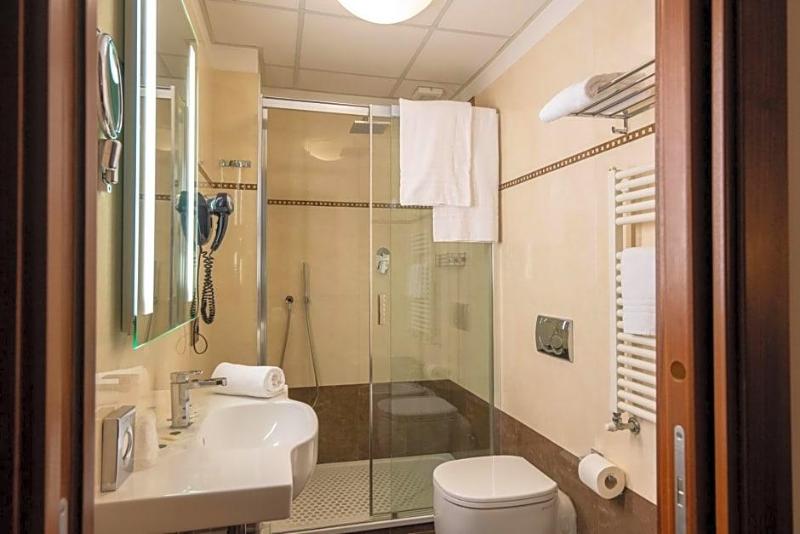 Hotel Iris image