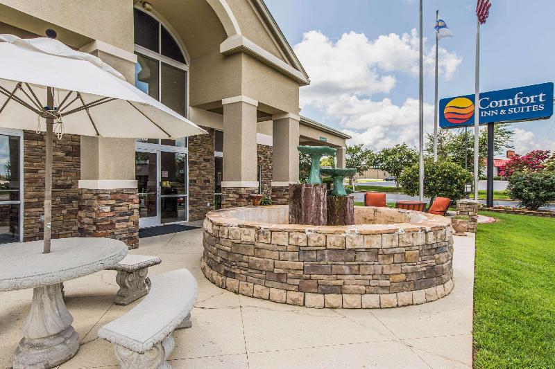 Comfort Inn & Suites Greenwood Near University image