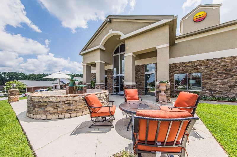 Comfort Inn & Suites Greenwood Near University image