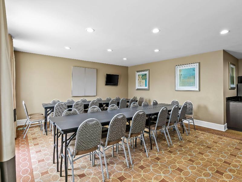 Comfort Inn & Suites Greenwood Near University image