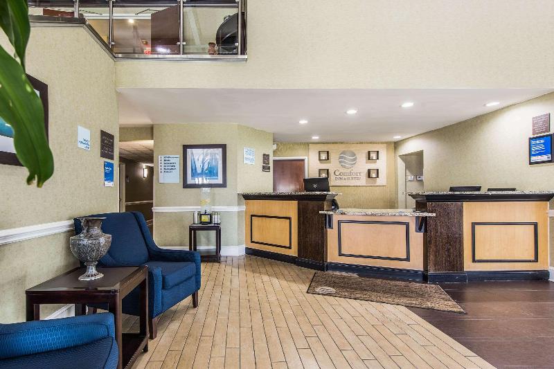 Comfort Inn & Suites Greenwood Near University image