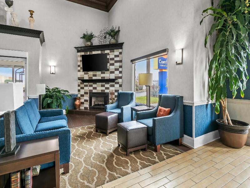 Comfort Inn & Suites Greenwood Near University image