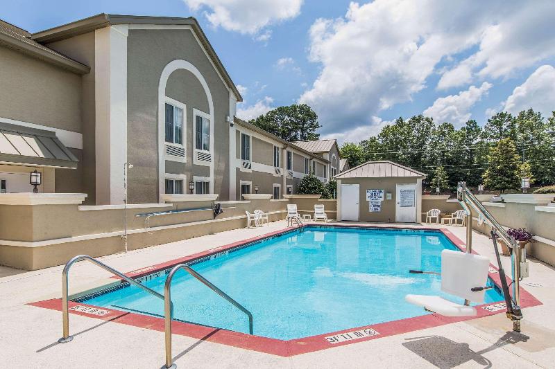Comfort Inn & Suites Greenwood Near University image