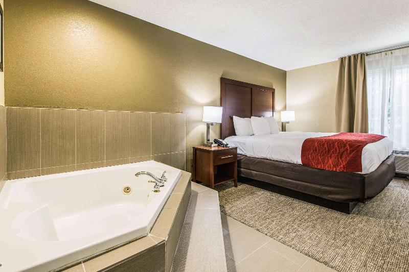 Comfort Inn & Suites Greenwood Near University image