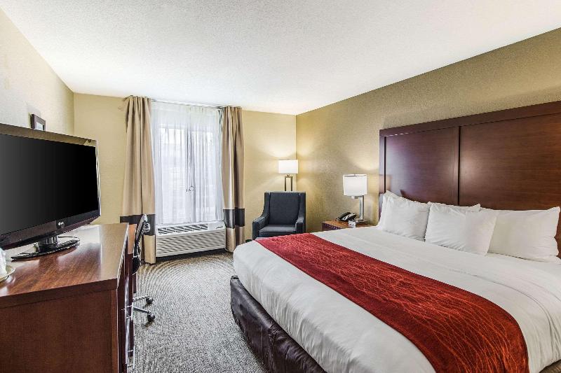 Comfort Inn & Suites Greenwood Near University image