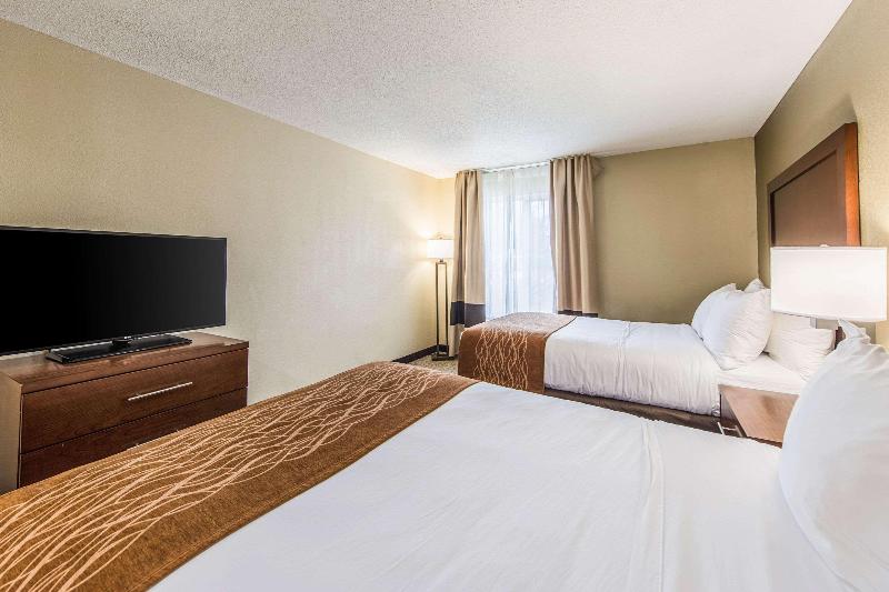 Comfort Inn & Suites Greenwood Near University image