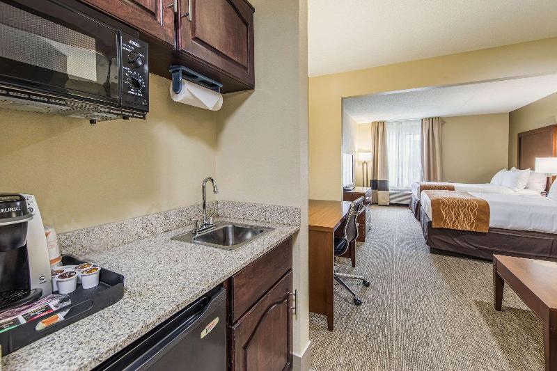 Comfort Inn & Suites Greenwood Near University image