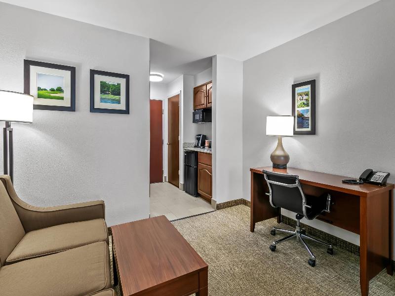 Comfort Inn & Suites Greenwood Near University image