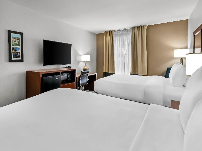 Comfort Inn & Suites Greenwood Near University image
