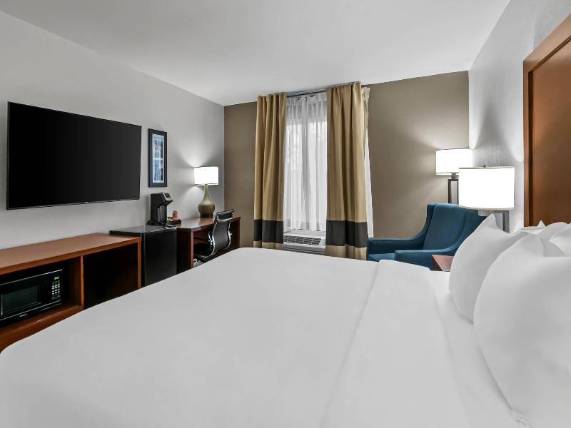 Comfort Inn & Suites Greenwood Near University image
