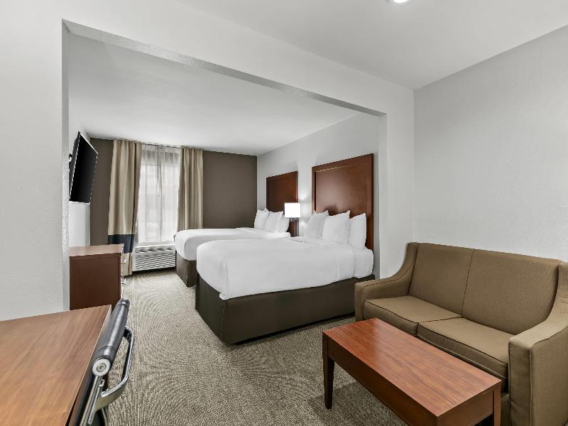 Comfort Inn & Suites Greenwood Near University image