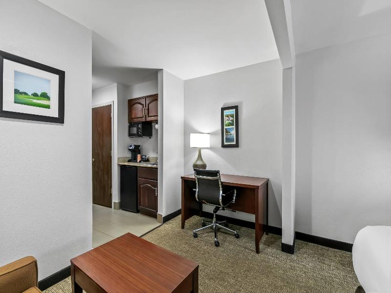 Comfort Inn & Suites Greenwood Near University image