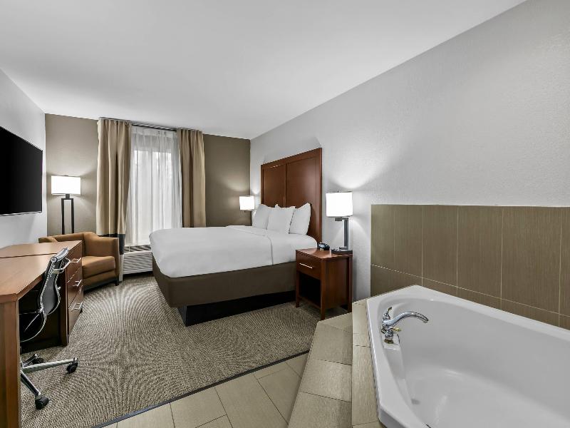 Comfort Inn & Suites Greenwood Near University image