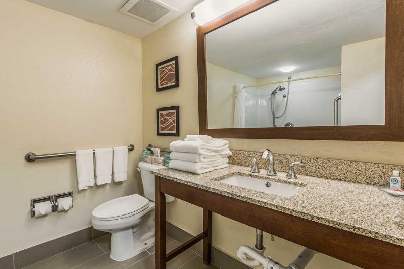 Comfort Inn & Suites Greenwood Near University image